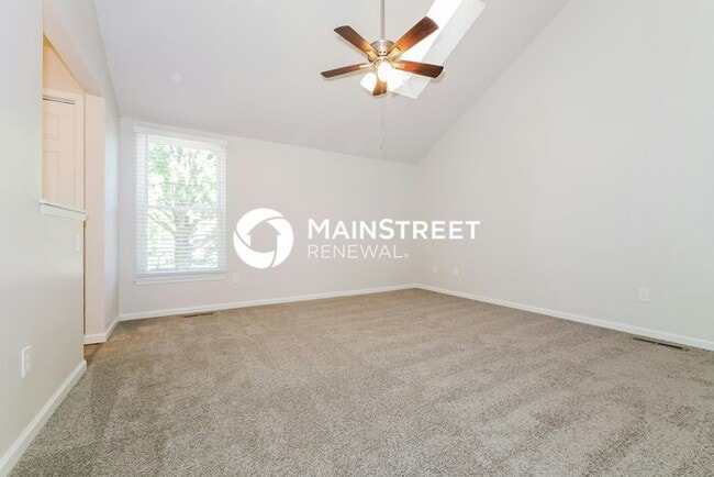 Building Photo - 3 Bedroom Pet-Friendly Home in INDEPENDENCE, MO with Main Street Renewal