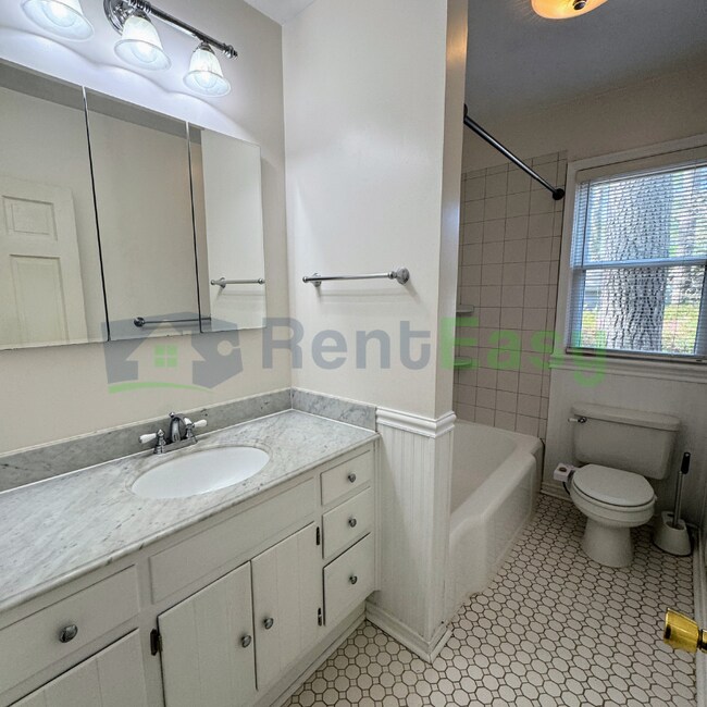 Building Photo - 8533 Circle Dr