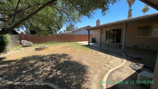 Building Photo - South West Visalia Now Ready!