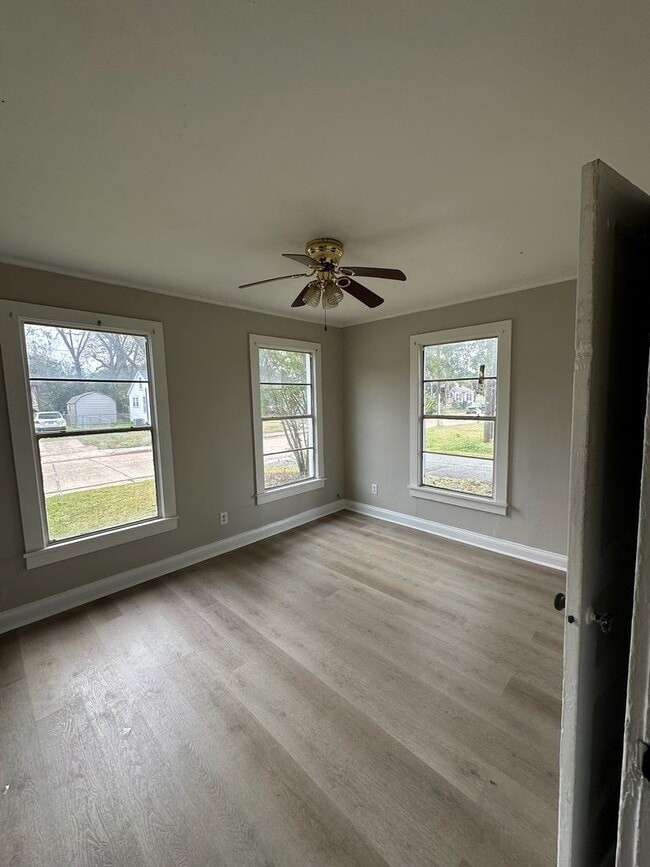 Building Photo - 701 Whittington St