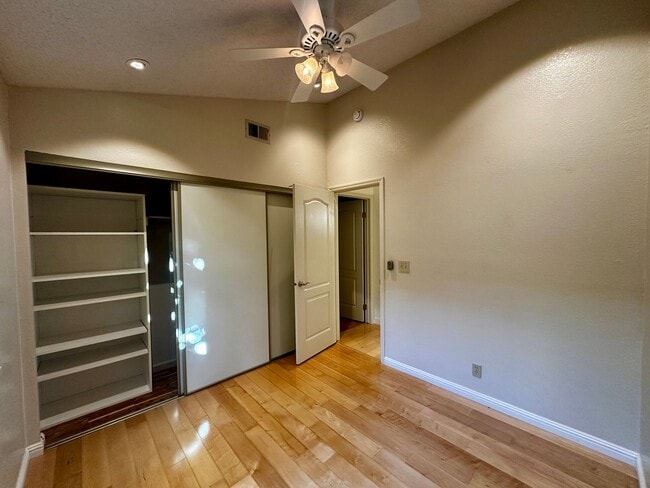 Building Photo - Single Story Court location