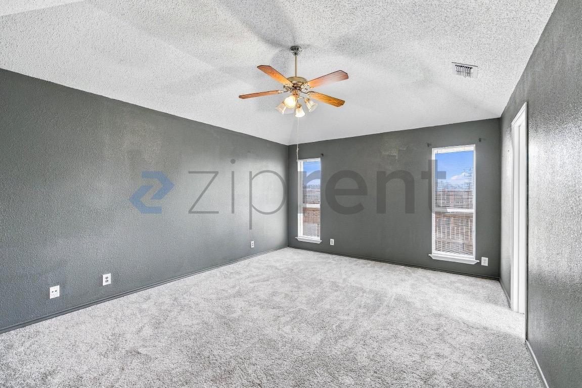 Building Photo - Unit