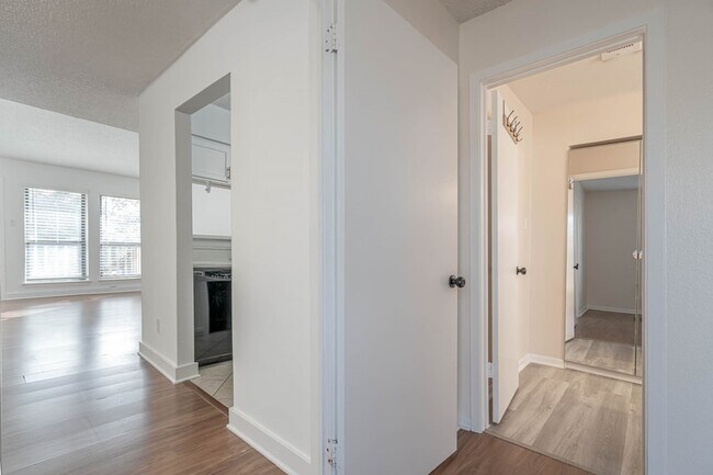 Building Photo - 2277 S Kirkwood Rd