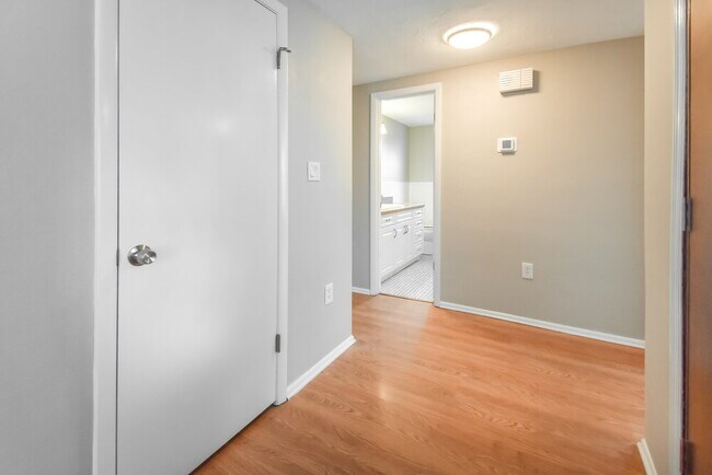 Building Photo - 5633 Mirada Dr