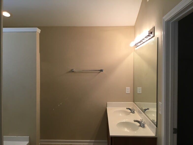 Building Photo - 802 Celtic Crossing Dr