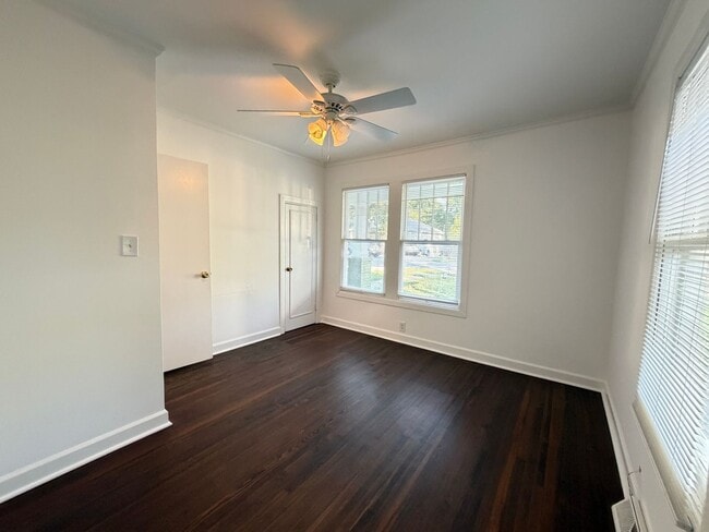 Building Photo - Wilmore Bungalow For Rent