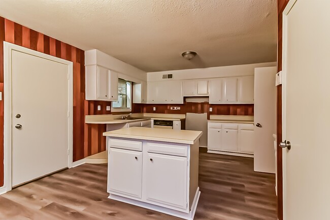 Building Photo - 3869 Caravel Dr