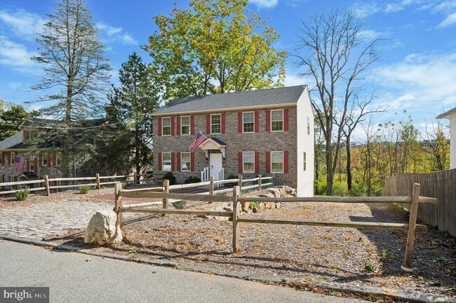 Building Photo - 605 Tabak Ave