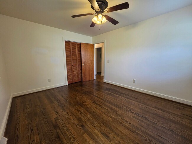 Building Photo - 318 Jasper Ln