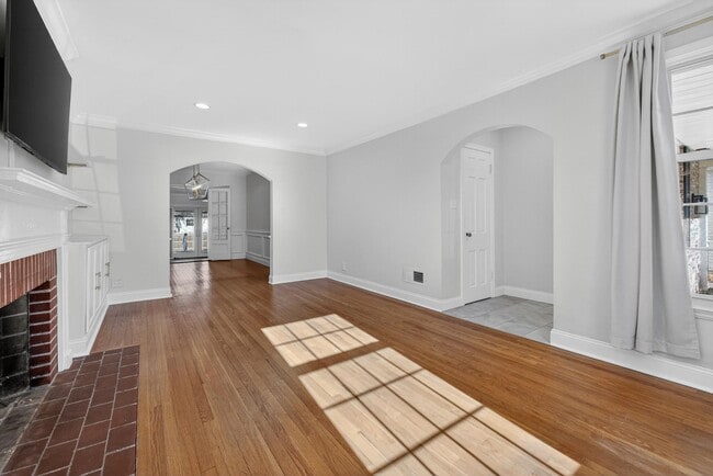 Building Photo - 8609 Rosalie Ave