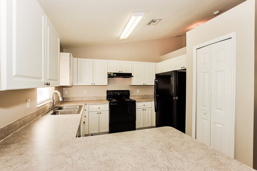 Building Photo - 7786 104th Ct