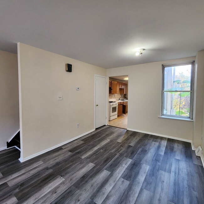 Building Photo - 2450 N Fairhill St