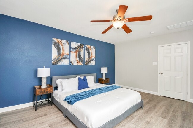 Building Photo - 4710 Paradise Ln