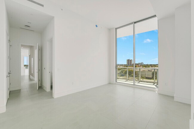 Building Photo - 220 Lake Shore Dr