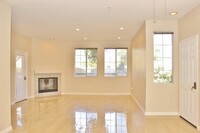 Building Photo - Beautiful 2B/2BA Condo in Rancho Bernardo ...