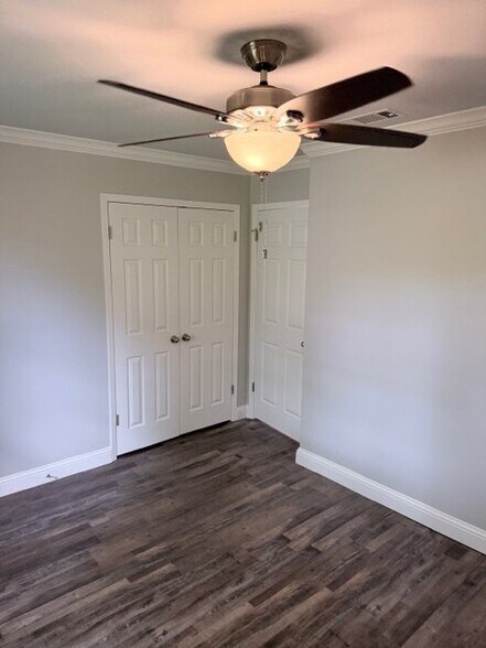 Building Photo - 135 Marylee Dr
