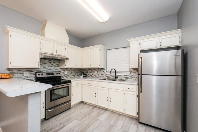 Building Photo - 205 W San Carlos St