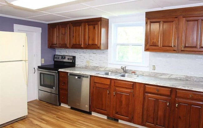 Building Photo - 35 Canaan St
