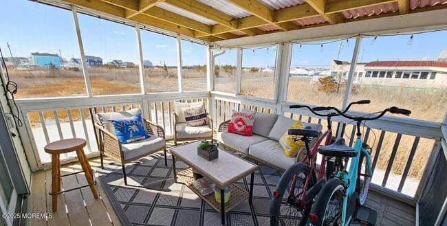 Building Photo - 1022 S Green St