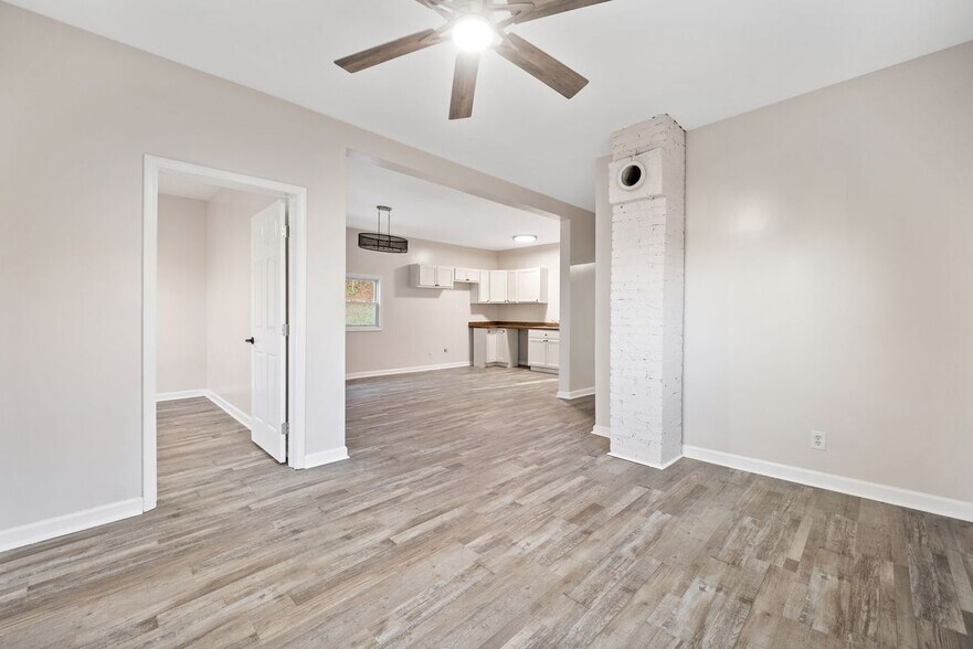 Building Photo - 125 Roosevelt St