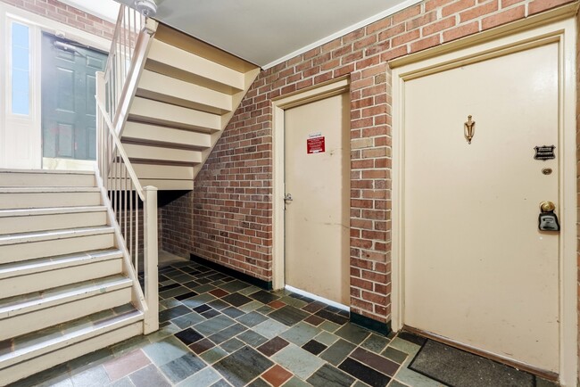 Building Photo - 5976 Westchester Park Dr