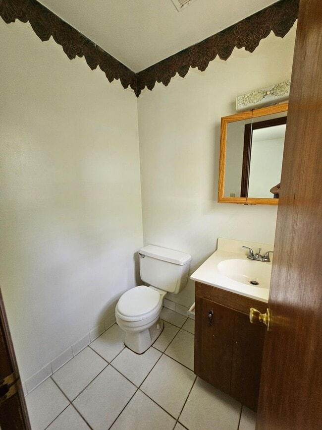 Building Photo - 117 Red Cedar Dr