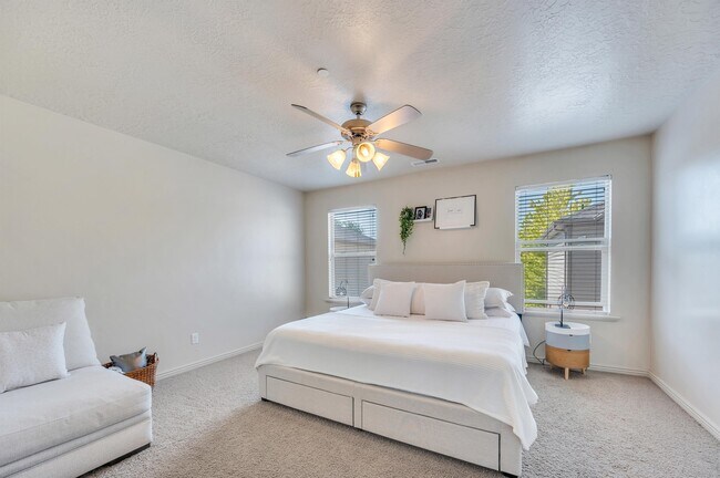 Building Photo - 35 E 150 N