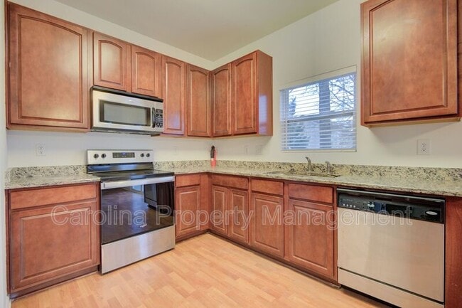 Building Photo - 421 Garden Grove Rd