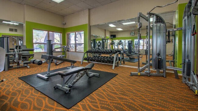 Building Photo - 10950 N La Cañada Dr