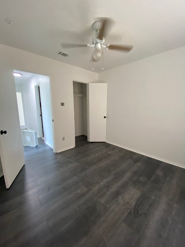 Building Photo - 3017 Hillsdale Ave