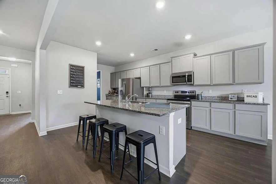 Building Photo - 933 Nandina Ln