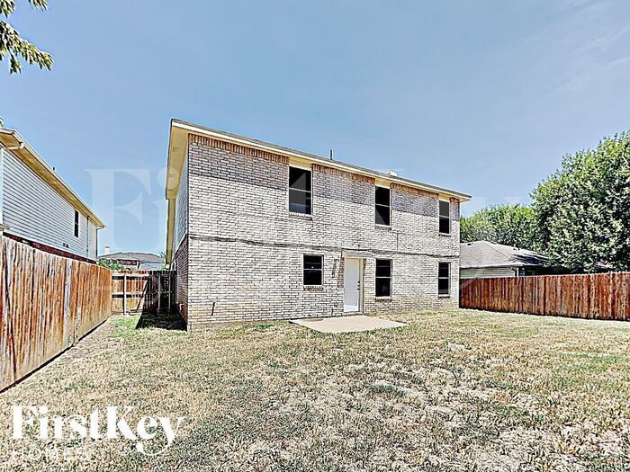 Building Photo - 2963 Celian Dr