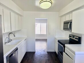 Building Photo - 17440 Burbank Blvd