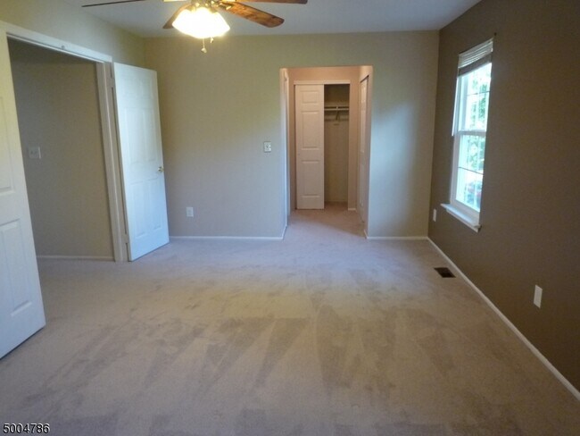 Building Photo - 388 Cotswold Pl
