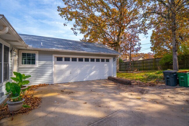 Building Photo - Adorable 3 Bedroom Sherwood Home