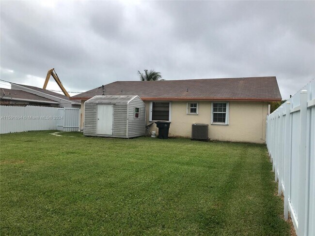 Building Photo - 216 SW 7th St