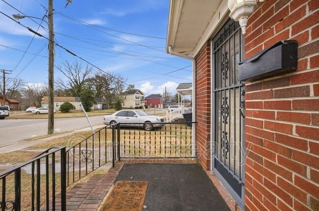 Building Photo - 1 Shelby St