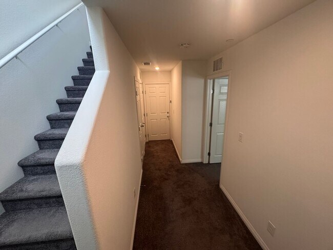Building Photo - Charming 2-Story Townhome | 2 Bedrooms, 2 Baths & Community Pool