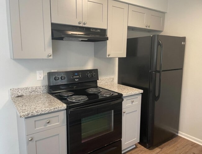 Building Photo - 1526 East Ave