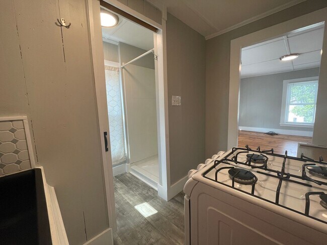 Building Photo - 21 Perley St