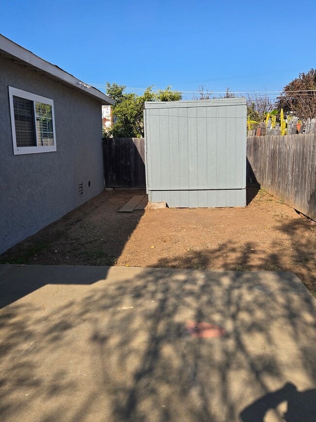 Building Photo - 1013-1013 12th St