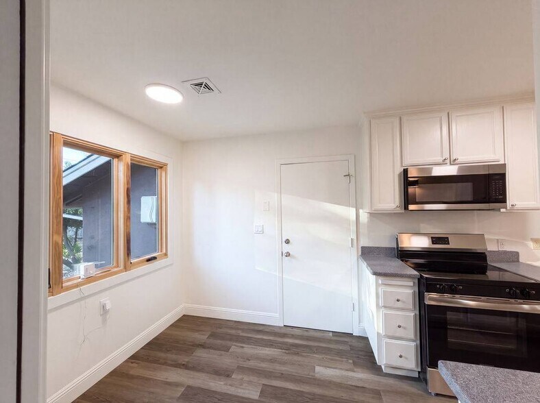 Building Photo - 5351 Bonniemae Way