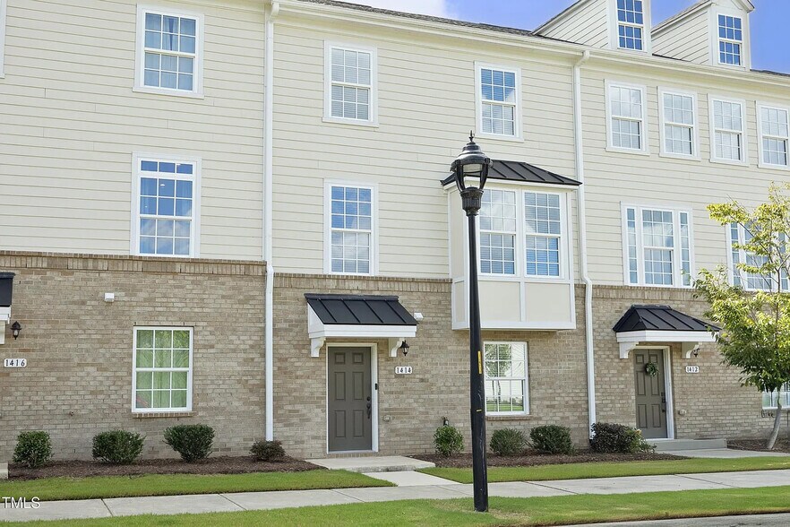 Primary Photo - Room in Townhome on Excelsior Grand Ave