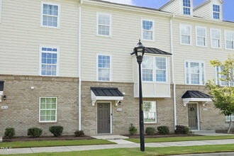 Building Photo - Room in Townhome on Excelsior Grand Ave