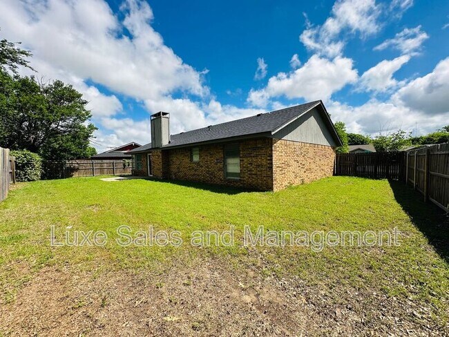 Building Photo - 11701 N Lee Ave