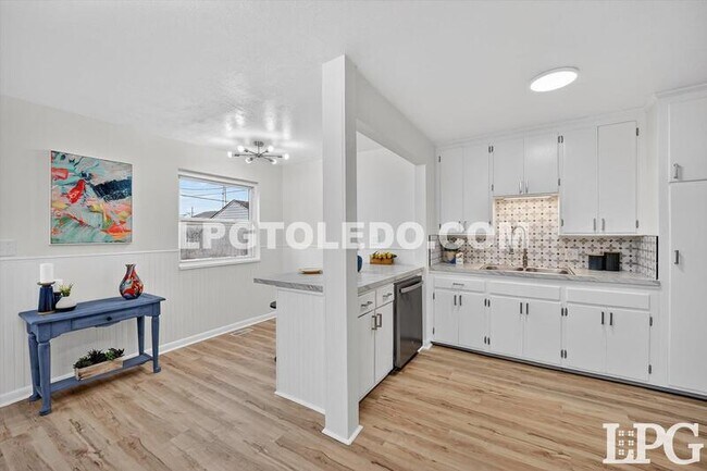 Building Photo - 927 W Northgate Pkwy