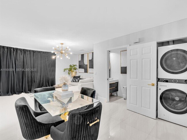 Building Photo - 6747 Sienna Club Dr