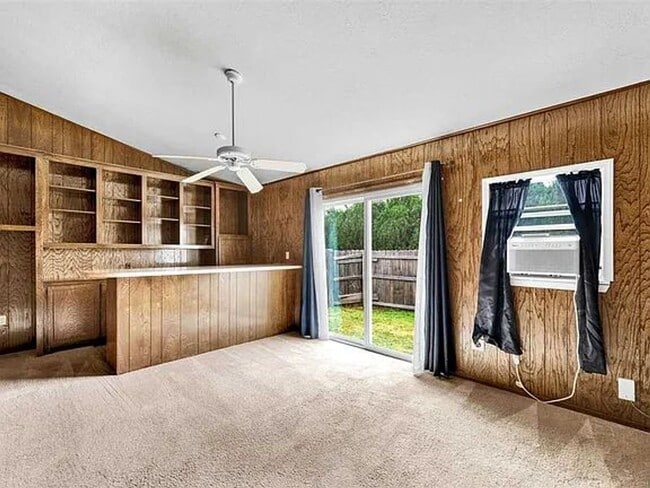 Building Photo - 2 Bed, 2 Bath Townhome | 1,600 Sq Ft | Near 52nd Gate