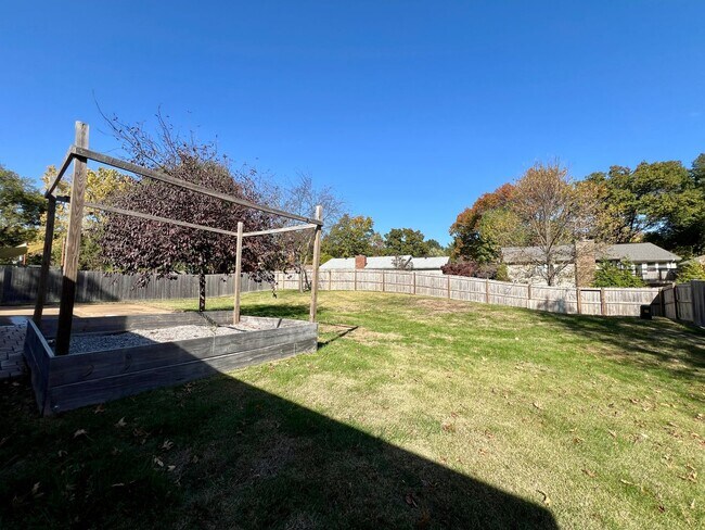 Building Photo - 1515 Mautenne Dr