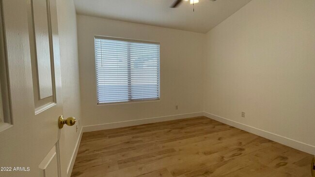 Building Photo - 324 W Oriole Way